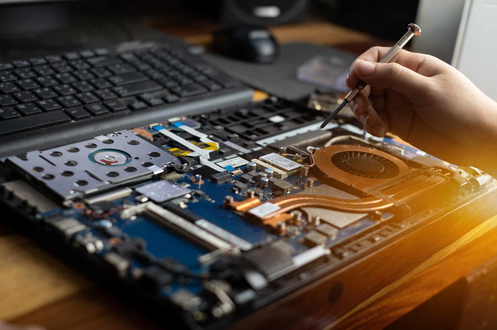 Laptop screen repair near me service in Alpharetta, GA – fast and reliable technicians at work."